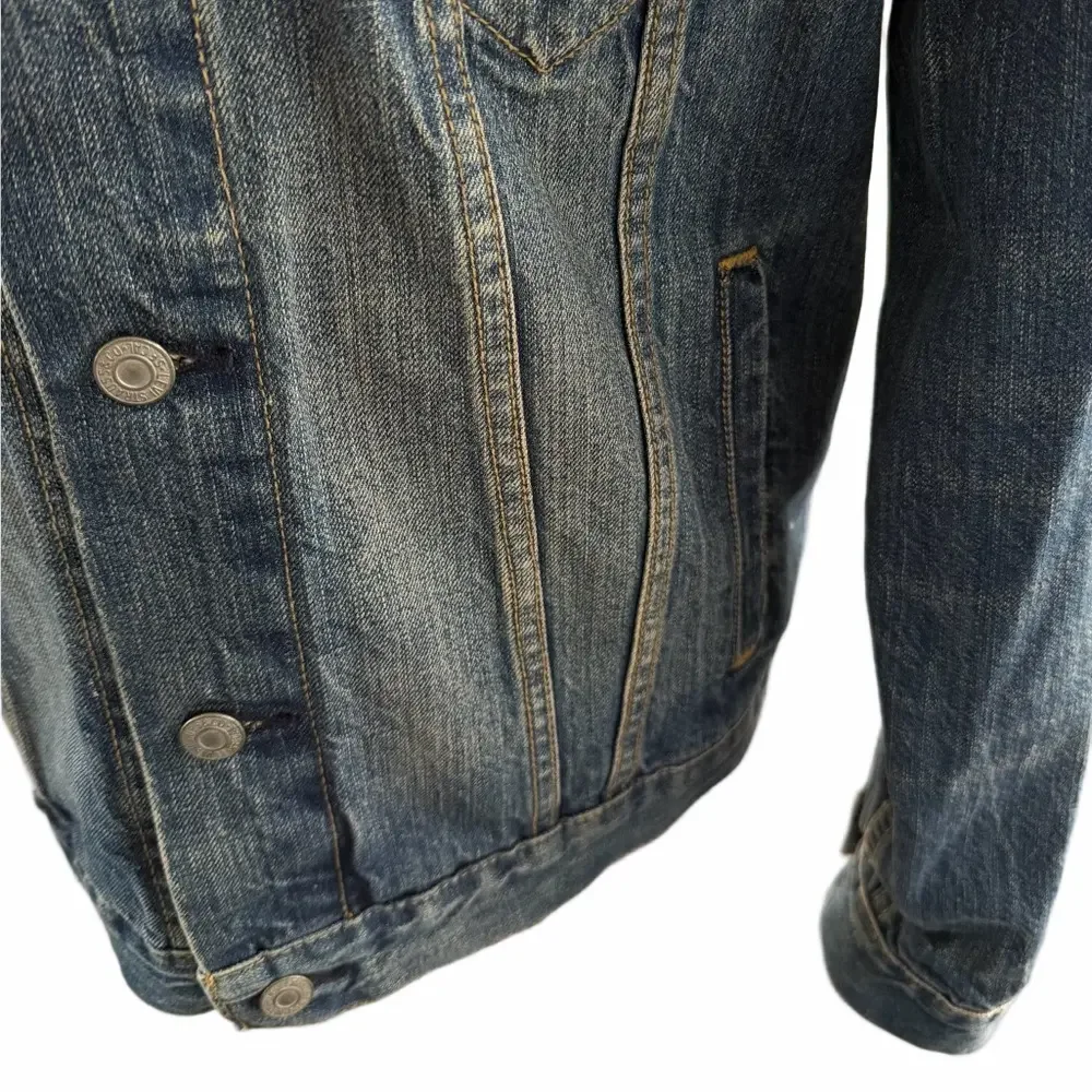 Levi's Faded Classic Trucker Blue Denim Small Jacket Distressed Red Tab 72335 - Picture 6 of 16